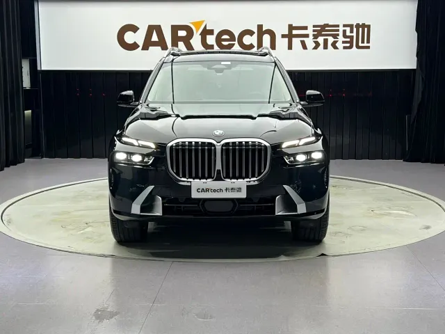 BMW X7 — Фото автомобиля 2