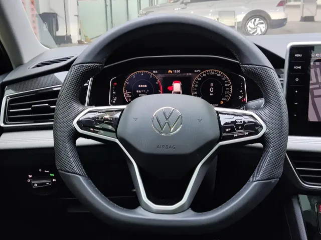 Volkswagen Tiguan L — Фото автомобиля 11