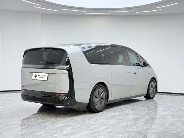 Li Auto MEGA — Фото автомобиля 4