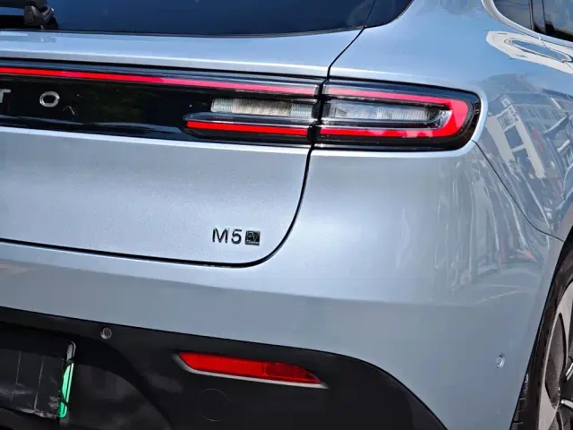 Aito M5 — Фото автомобиля 10