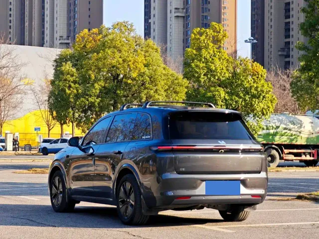 Li Auto L8 — Фото автомобиля 9