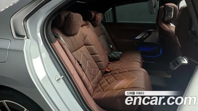 BMW 7-Series 7 серия (G70) 740i sDrive M Sport — Фото автомобиля 12