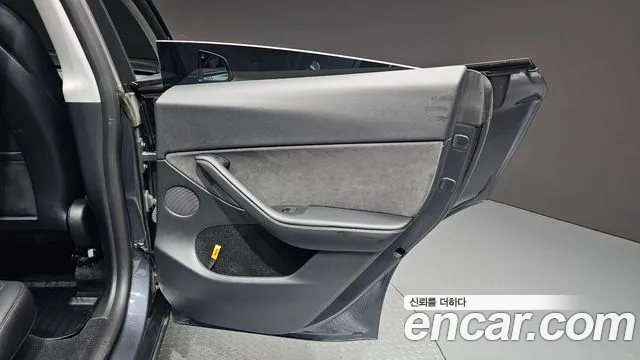 Tesla Model Y — Фото автомобиля 8