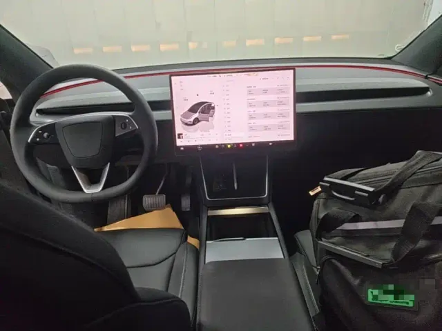 Tesla Model Y L — Фото автомобиля 9