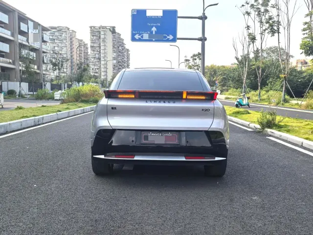 Lynk & Co Z20 — Фото автомобиля 11