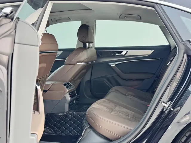 Audi A7L — Фото автомобиля 8