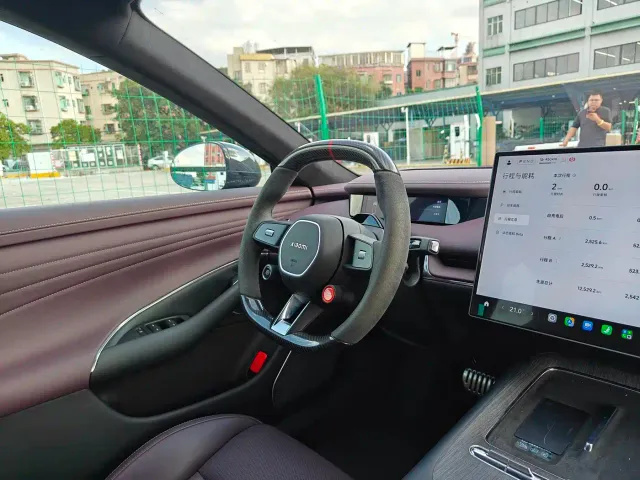 Xiaomi SU7 — Фото автомобиля 14