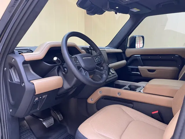 Land Rover Defender — Фото автомобиля 10