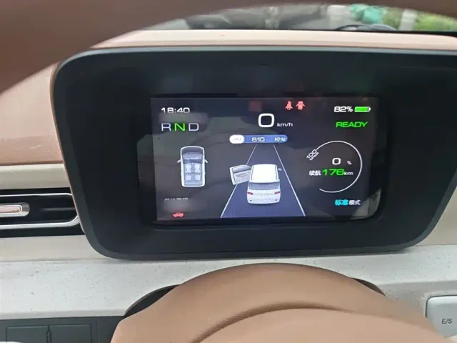 Wuling Hongguang Mini EV — Фото автомобиля 3