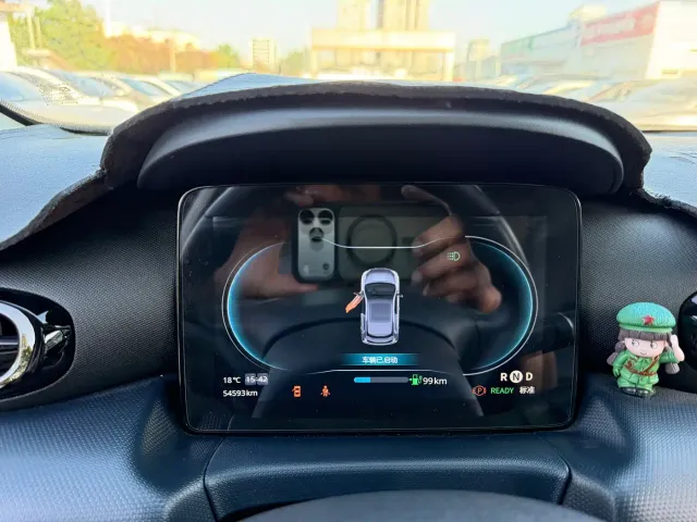 Leapmotor T03 — Фото автомобиля 12