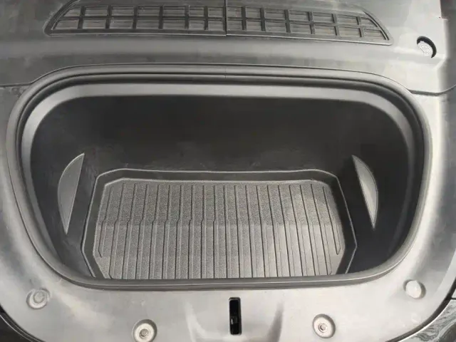 Tesla Model Y — Фото автомобиля 10