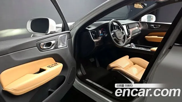 Вольво XC60 — Фото автомобиля 10