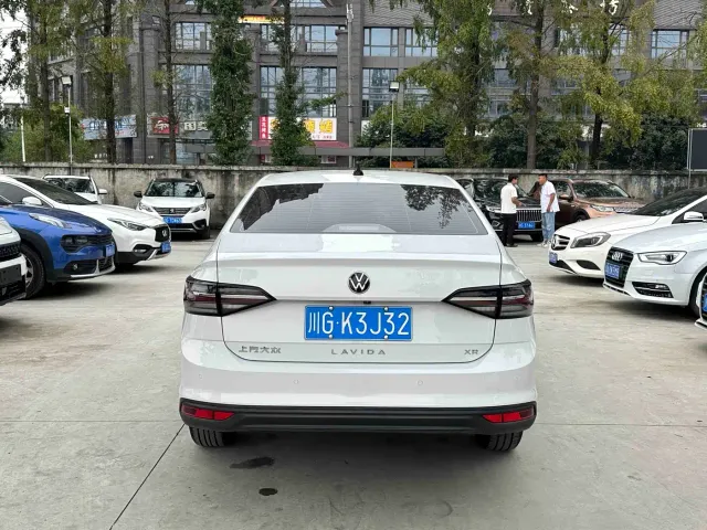 Volkswagen Lavida — Фото автомобиля 10