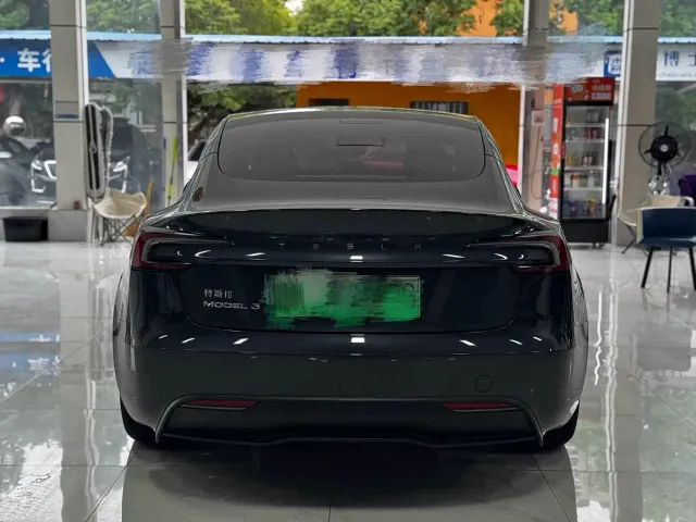 Tesla Model 3 — Фото автомобиля 10