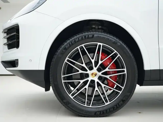 Porsche Cayenne — Фото автомобиля 14