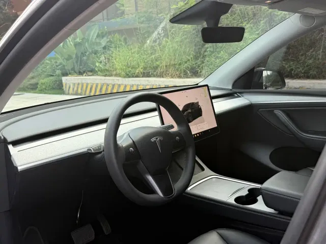 Tesla Model Y — Фото автомобиля 3
