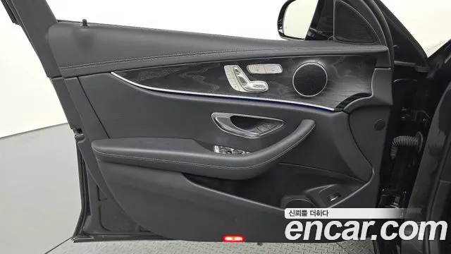Mercedes-Benz E-Class — Фото автомобиля 23