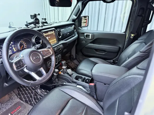 Jeep Wrangler — Фото автомобиля 19
