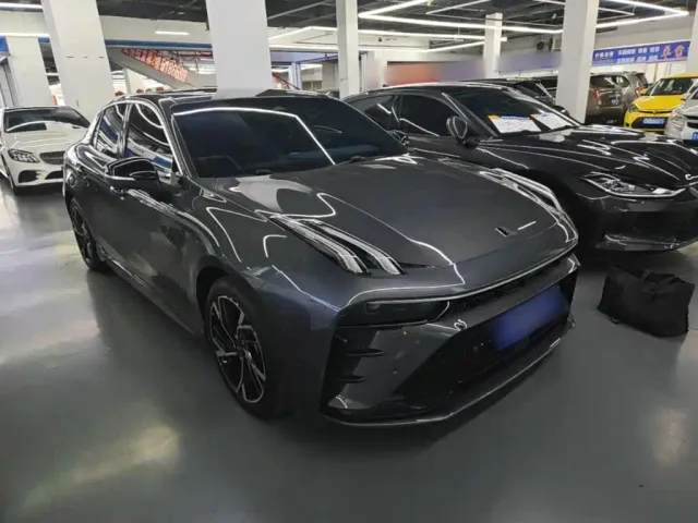 Lynk & Co 03 — Фото автомобиля 3