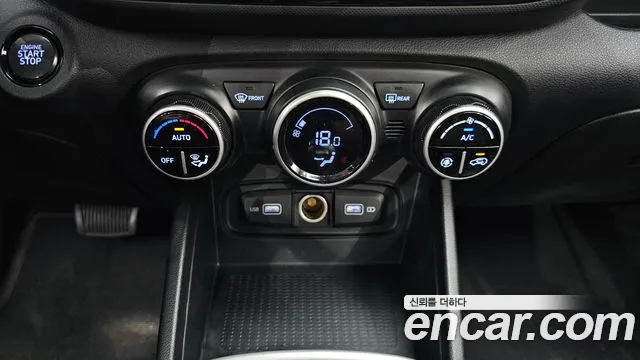 Hyundai Venue — Фото автомобиля 16