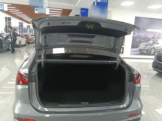 Roewe i5 — Фото автомобиля 18