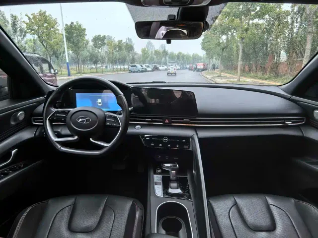 Hyundai Elantra — Фото автомобиля 9