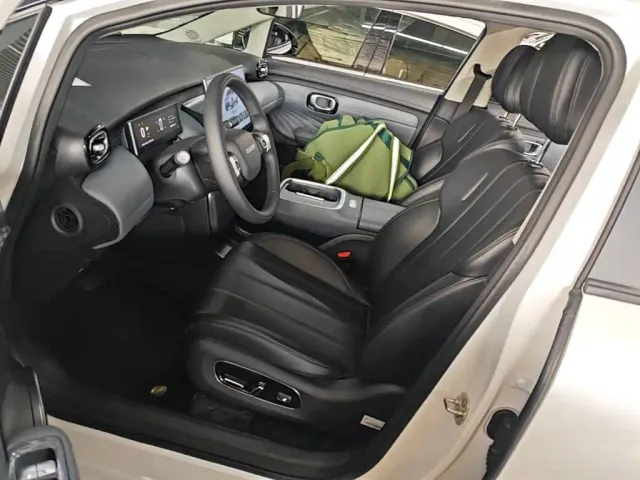 GAC Aion UT — Фото автомобиля 14
