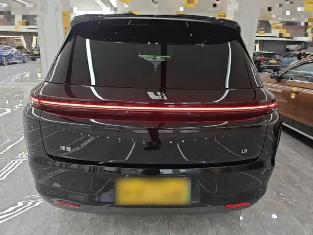 Li Auto L8 — Фото автомобиля 5