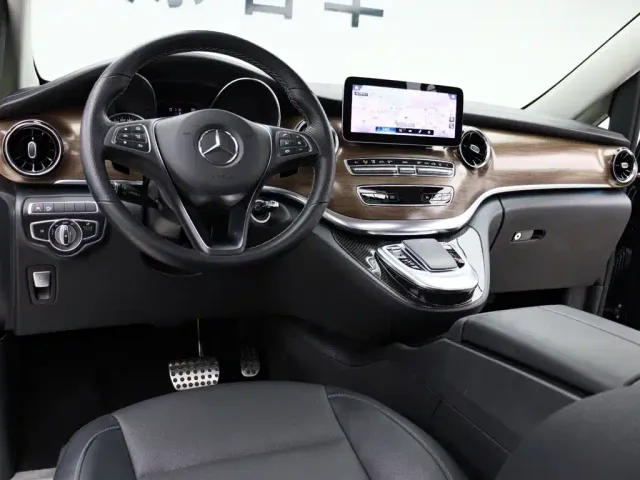 Mercedes-Benz V-Class — Фото автомобиля 11