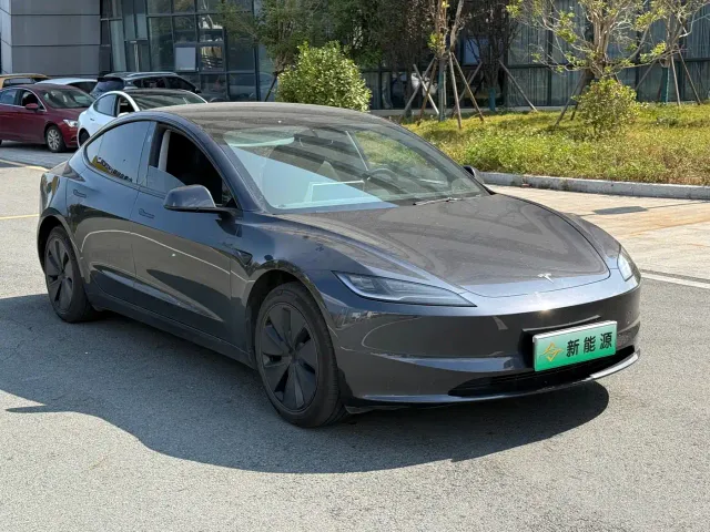 Tesla Model 3 — Фото автомобиля 3