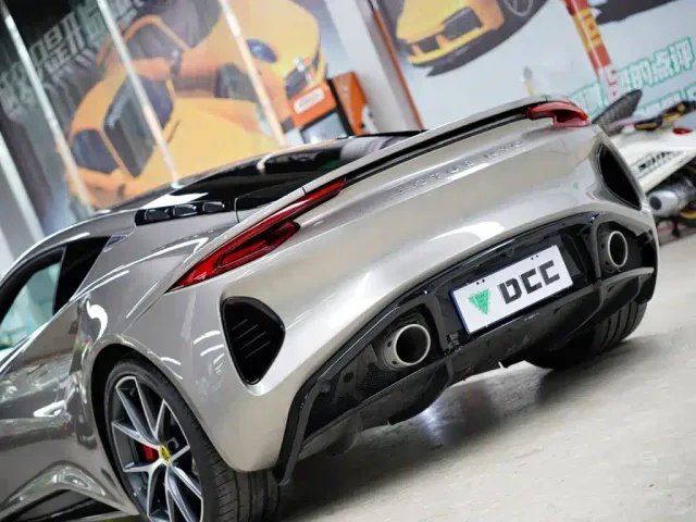 Lotus Emira — Фото автомобиля 3