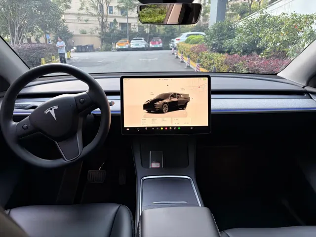 Tesla Model Y — Фото автомобиля 19