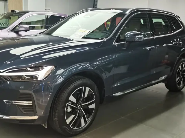 Volvo XC60 — Фото автомобиля 2