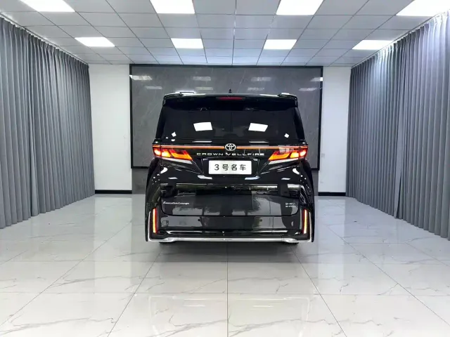 Toyota Vellfire — Фото автомобиля 2