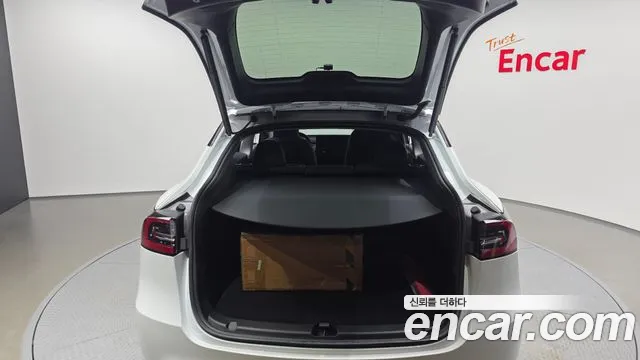 Tesla Model Y — Фото автомобиля 30