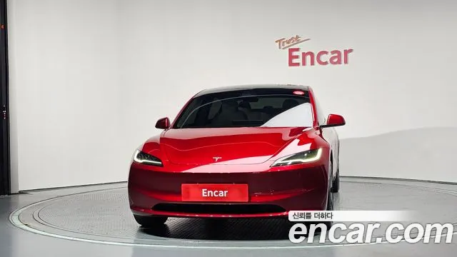 Tesla Model 3 — Фото автомобиля 3