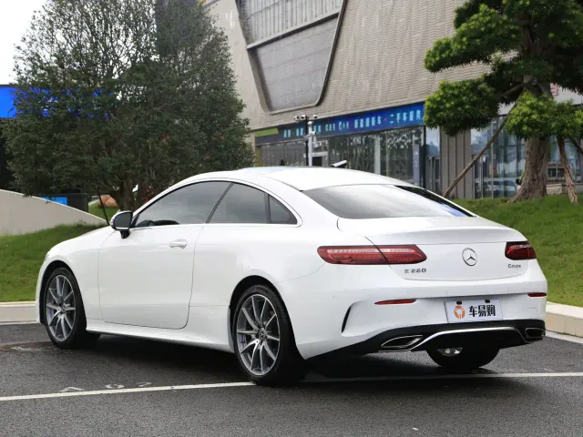 Mercedes-Benz E-Class — Фото автомобиля 18