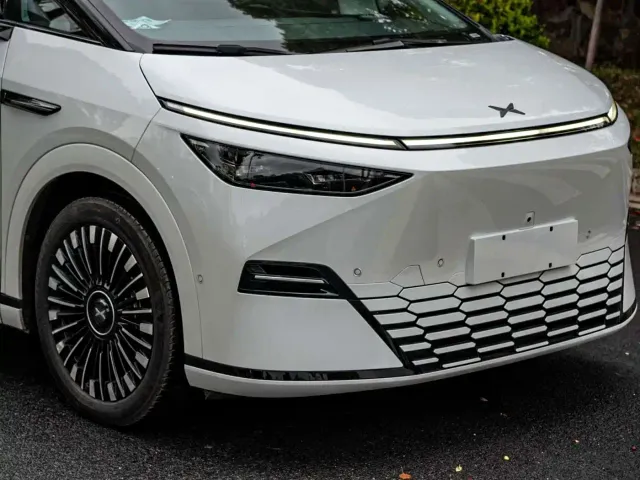 XPeng XPeng X9 2025 740 Ultra Long Range Max — Фото автомобиля 5
