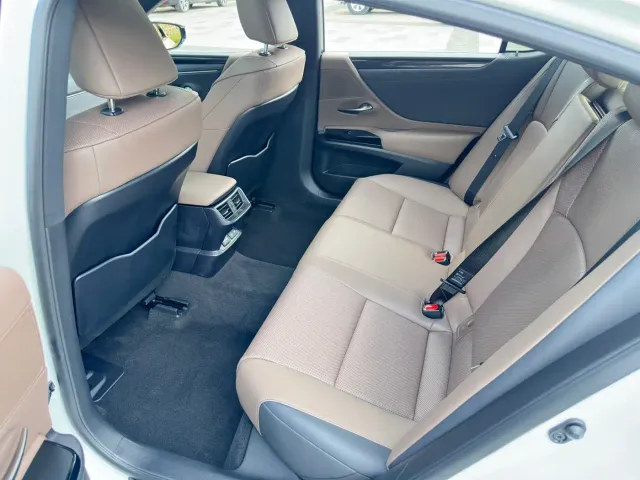 Lexus ES — Фото автомобиля 10