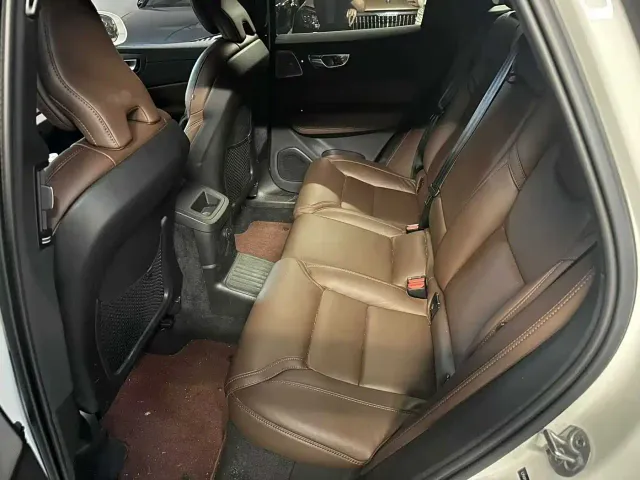 Volvo XC60 — Фото автомобиля 4