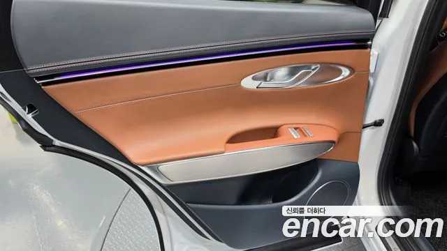 Genesis GV70 — Фото автомобиля 14