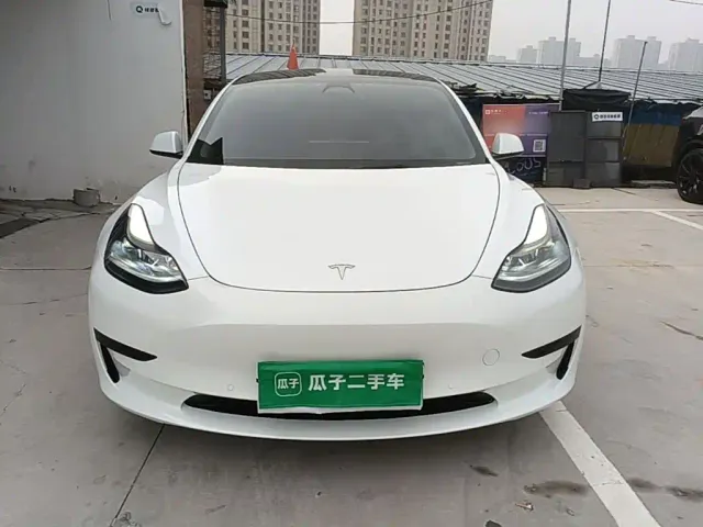 Tesla Model 3 — Фото автомобиля 2