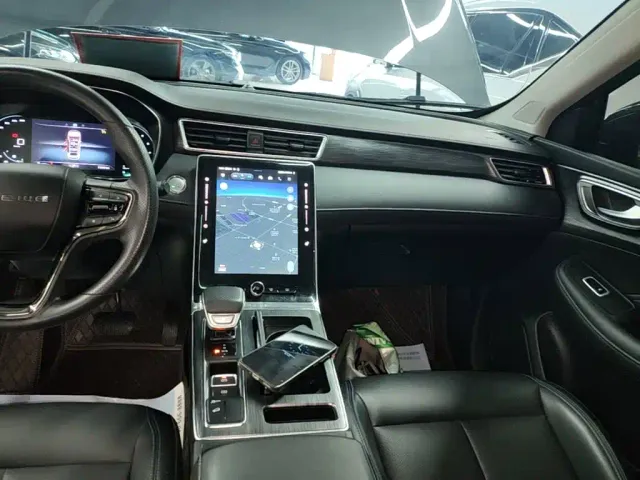 Roewe RX5 — Фото автомобиля 12