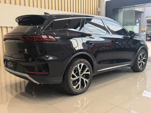 BYD Tang — Фото автомобиля 6