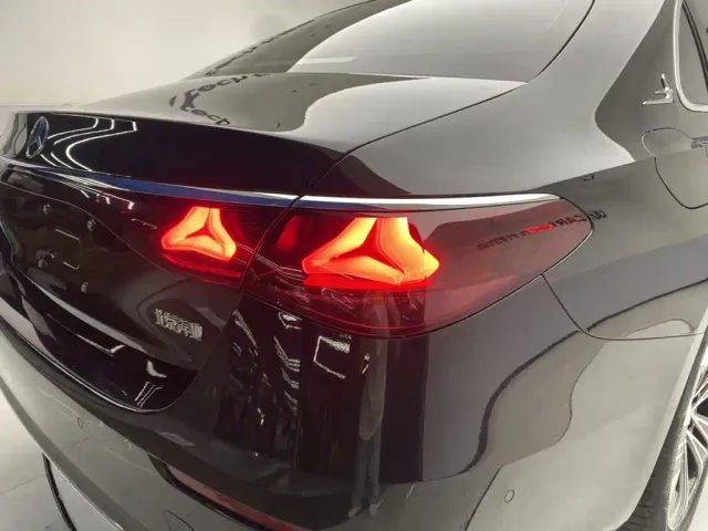 Mercedes-Benz E-Class — Фото автомобиля 10