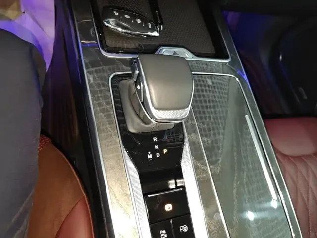 Hongqi HS5 — Фото автомобиля 13