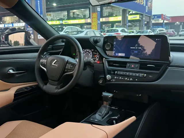 Lexus ES — Фото автомобиля 9