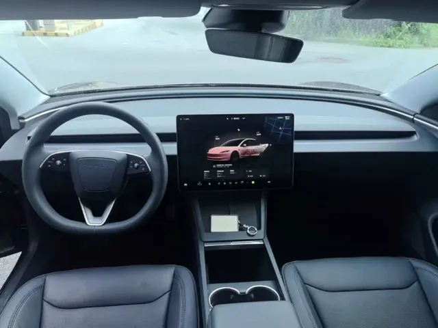 Tesla Model 3 — Фото автомобиля 9