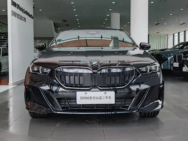 BMW 5 Series — Фото автомобиля 2