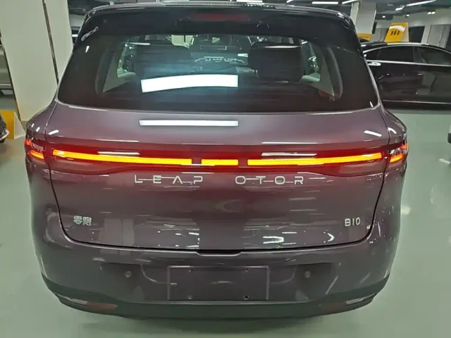 Leapmotor B10 — Фото автомобиля 5
